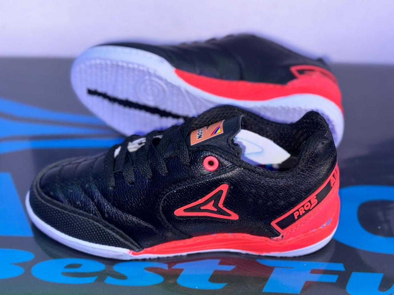 Zapatilla Alcon Negro Naranja